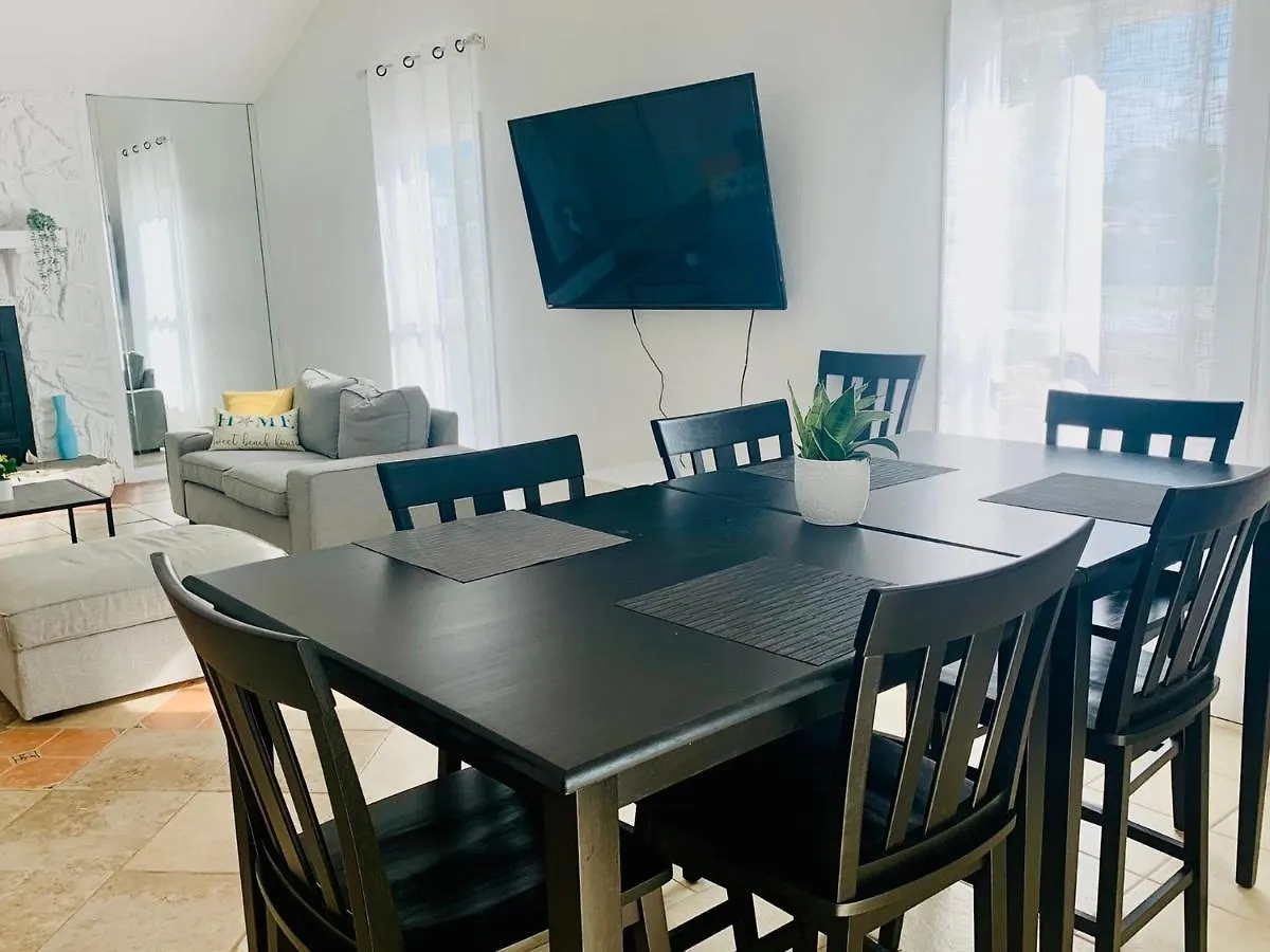 Sea Salt Vacation Home, Private Pool - Walk To Beach 파나마 시티 0*,  미국